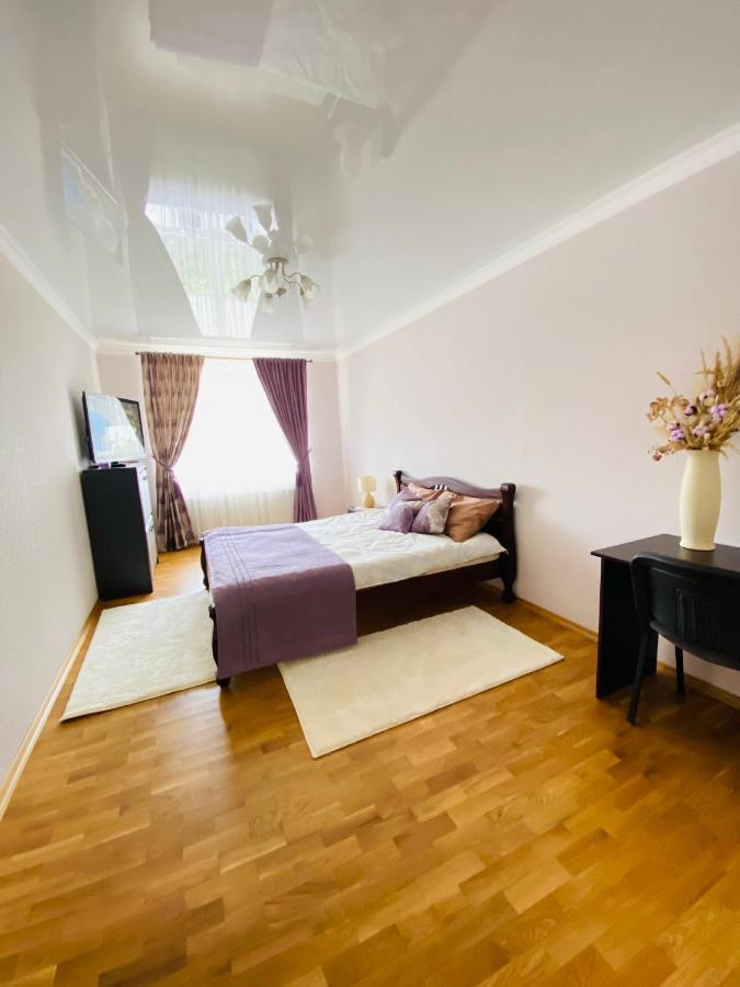 Центр. Поруч Парк Та Став Apartment Ternopil Ngoại thất bức ảnh