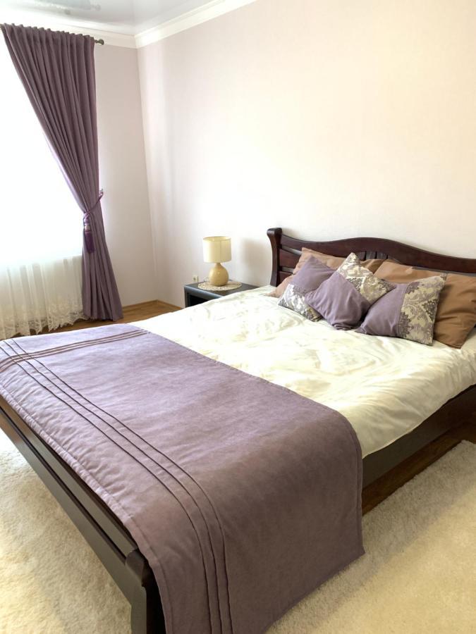 Центр. Поруч Парк Та Став Apartment Ternopil Ngoại thất bức ảnh